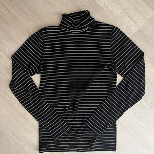Women’s Everlane Black Striped Turtleneck Sweater